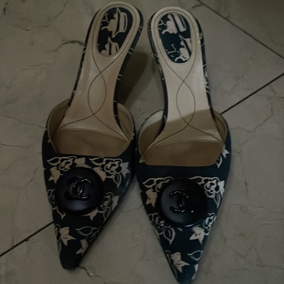 Chanel open heel shoes - Picture 2 of 6